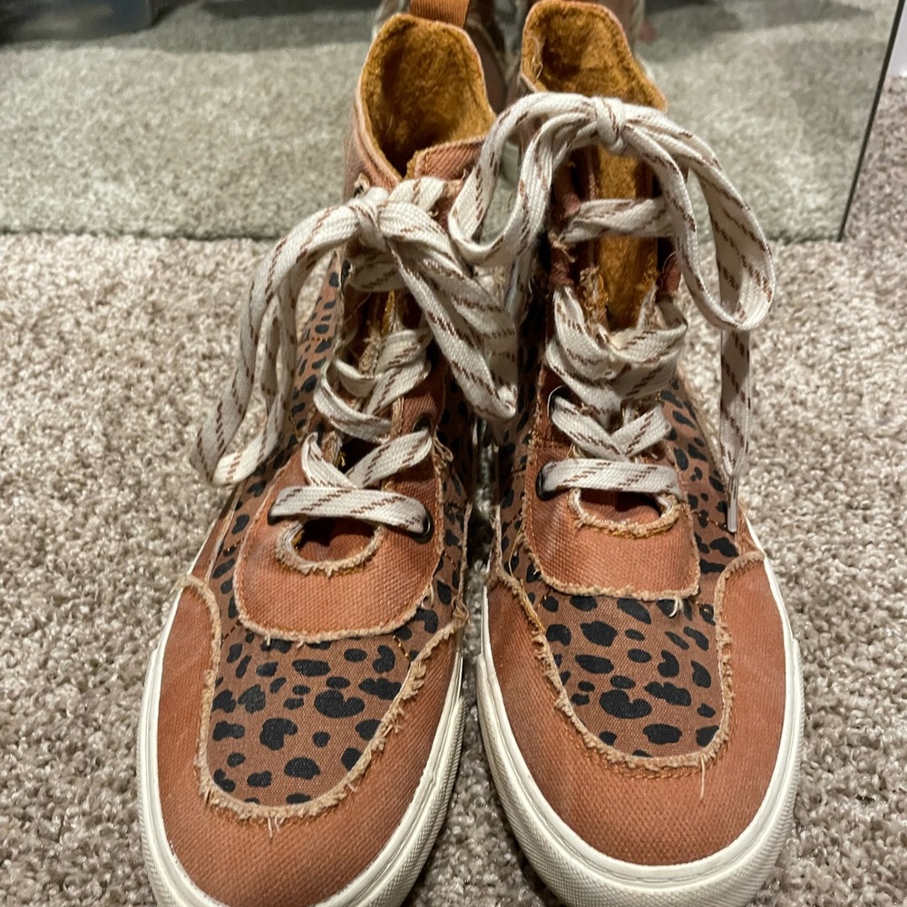 Blowfish high tops, brown w black cheetah, worn twice size 10, great condition.
